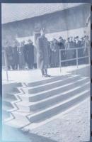 cca 1938 Magyar királyi katonai tábori szemle, ünnepség, 21 db negatív kocka tekercseben