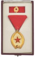 1964. "Munka Érdemrend" arany fokozata, zománcozott bronz kitüntetés mellszalagon, szalags...