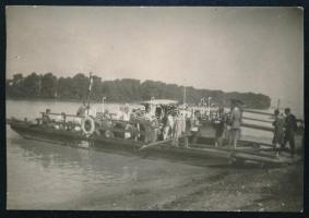 1929 Újpesti komp, hátoldalon feliratozott fotó, címkével, 4×6 cm