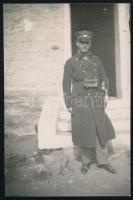 1929 Katonatiszt a kőszegi laktanyában, fotó, 6×4 cm