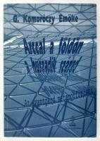 G. Komoróczy Emőke: Arccal a földön a huszadik század. Az avantgárd metamorfózisai. A szerző, G. Komoróczy Emőke (1939-) irodalomtörténész által Bujdosó Alpár (1935-2021) költő, mérnök, a Magyar Műhely szerkesztője a magyar avantgarde kiemelkedő alakja részére DEDIKÁLT példány. Bp., 1996, Hét Krajcár. Kiadói papírkötés.