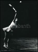 Mazumel László: Tenisz, hátoldalon feliratozott fotó, Danuvia fotószakkör, 23,5×17,5 cm