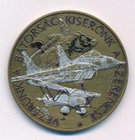 1998. "60 éves a Magyar Légierő" bronz emlékérem, hátoldalán részben festett (42,5mm) T:AU kopott festés