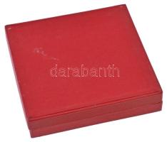 Tóth Sándor (1933-2019) 1984. "OTP Szabolcs-Szatmár Megyei Igazgatósága" bronz emlékérem t...