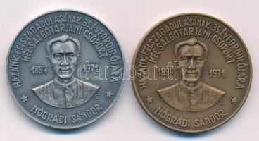 Garamkeszi János (1936-2014) 1980. "Hazánk felszabadulásának 35. évfordulójára MÉE Salgótarjáni csoport - Nógrádi Sándor / Karancsberény" ezüstpatinázott bronz és bronz emlékérem (38mm) (2xklf) T:AU,XF