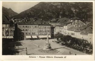 1929 Bolzano, Bozen (Südtirol); Piazza Vittorio Emanuele III. / square, statue, shops, automobiles (glue marks)