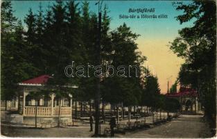 1917 Bártfa, Bártfafürdő, Bardejovské Kúpele, Bardiov, Bardejov; Sétatér a főforrás előtt. Salgó Mór kiadása / promenade, spring source, spa (EK)