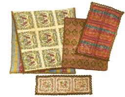 4 db antik terítő, jó állapotban, 110x55, 48x30, 50x17 és 45x40 cm