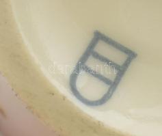 4 db cseh Alt Wien mokkás csésze antik jelenettel. Matricás, jelzett, kis kopással