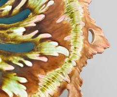 Nagyméretű asztalközép-kínáló. Eichwald, 19. sz. vége, festett, mázas porcelánfajansz, gazdag histor...