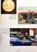 Besenyei Péter - Schwartzenberger István: Égvilágom. A valóság szárnyain. Bp., 2001, Pinto Média Kft...