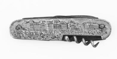 6 funkciós cserkész bicska, Budapesti Parlament és cserkész díszítéssel. Kopott. h: 9 cm