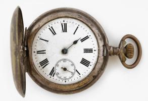 Fém tokos vadász jelenetes zsebóra, vésett, óraszerkezet nem működik d: 55 mm