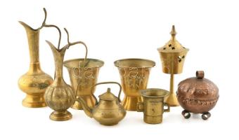 8 db réz tárgy, kopott, m: 5 és 17 cm között