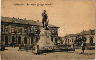 1923 Nyíregyháza, Bessenyei György szobra. Vasúti levelezőlapárusítás 27. sz. 1918. (EK)