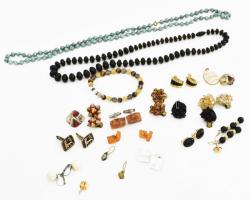 Vegyes bizsu ékszerek: nyakláncok, stb.