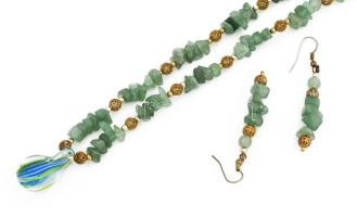 Jáde nyaklánc és fülbevaló szett