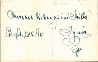 1942 Budapest, Katonatiszt kitüntetésekkel és a feleségével. photo