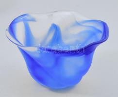 Kék savmart skandináv üveg kínáló. Belsejében kis anyaghiba d: 14 cm, m: 8 cm