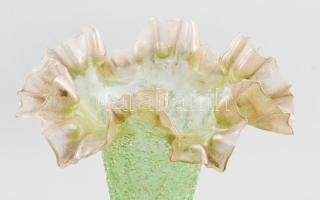 Zöld tölcséres üveg váza ón talppal. Szétszedhető. Plasztikus formákkal 43 cm