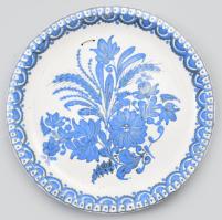 Kincses Imre, Hódmezővásárhely mázas kerámia falitál, kék virágmintával, jelzett, apró mázhibákkal. d: 31 cm