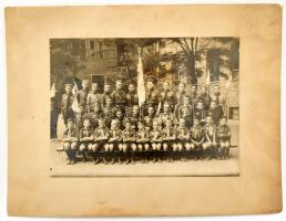 cca 1920 Ujpesti cserkészcsapat nagy méretű csoportkép 22x17 cm Kartonon