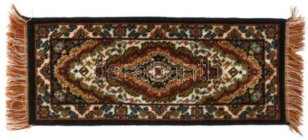 Kis szőnyeg rojtokkal, kb. 90x33 cm