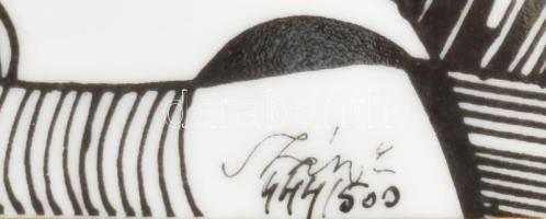 Hollóházi Szász Endre által tervezett mintával díszített porcelán plakett, bőr keretben 17x11 cm, 27...