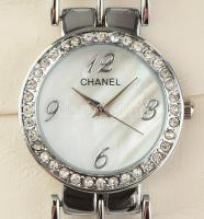 3 db új állapotú női karóra Versay svájci, Gucci és Chanel replikák. eredeti dobozukban