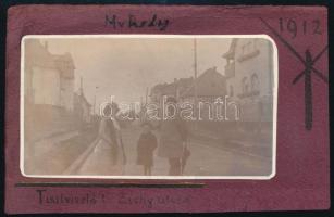 1912 Marosvásárhely (Erdély), Tisztviselőtelep, Zichy utca, feliratozott fotó, kartonon, hátoldalon román őrház Békásnál, 6×11 cm