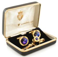 Exkluzív mandzsetta és nyakkendőcsipesz szett, díszdobozban, doboz mérete: 9x6,5x2,5 cm