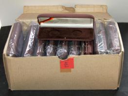 20db vadonatúj díszdoboz, eredeti csomagolásban, egyenként két férőhellyel, 28mm átmérőjű érmékhez! Új ár töredékéért kikiáltva, alkalmi vétel!