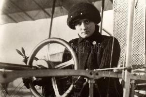 Peter Almond: Aviation. The Early Years: The Hutton Getty Picture Collection. Köln, 1997, Könemann. ...