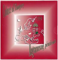 1994. 10f-100Ft (10xklf) "Magyarország pénzérméi" forgalmi sor dísztokban, + 1994. 200Ft Ag "Deák". A belső tokon a ragasztás részben elengedett. T:BU patina Adamo FO27.3