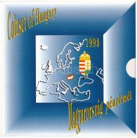 1993. 10f-200Ft (11xklf) forgalmi sor, benne 200Ft Ag "MNB", "Magyarország pénzérméi" karton dísztokban, egylapos verzió, belső tok ragasztása kissé elengedett T:BU patina Adamo FO26