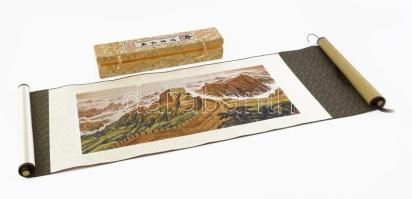 Kínai selyemkép, nyomat, XX. sz.vége/XXI. sz. eleje, jelzett, eredeti díszdobozában, 32×118 cm