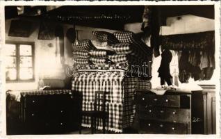 Szentegyháza, Szentegyházasfalu, Vlahita; elsőház belső. Kovács István fényképész Székelyudvarhely / house interior, folklore. photo (fl)