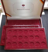 Nagyalakú fa éremtartó kazetta, 2db tálcával, 56 férőhellyel, vegyes átmérőjű érmékhez