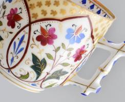 2 db Epiag gazdagon díszített teás csésze aljjal. Kézzel festett, jelzett, kis kopással d: 7,5 cm, m...