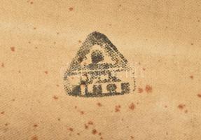 Jelzés nélkül, XX. sz. eleje: Napfényes vízpart vitorlással. Olaj, vászon. Hátoldalán román kiviteli...