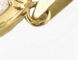 14K arany keretben, porcelán szentkép medál. Kézzel festett, jelzett 30 mm