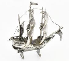 Mini ezüst (Ag) vitorlás bárka. Jelzett, finom munka 41,5 g, 60 mm