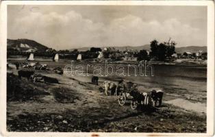 1942 Dés, Dej; Szamos híd, szekerek, tehenek itatása / Somes bridge (fl)