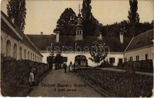 1910 Bajmócfürdő, Bojnické kúpele; fürdő udvara. Gubits B. Privigye kiadása / courtyard of the spa (fa)