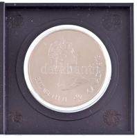 Kanada 1973. 5D Ag "Montreali Olimpia - "Kingston, vitorlás" műanyag dísztokban, tanúsítvánnyal T:BU a tok ragasztója helyenként elengedett Canada 1973. 5 Dollars Ag "Montreal Olympic Games - Kingston and Sailboats" in original plastic case with certificate C:BU the glue of the case has loosened in some places Krause KM#84