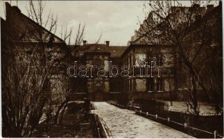 Budapest VII. Gróf Apponyi Albert Poliklinika, kórház a kert felől. Szövetség u.