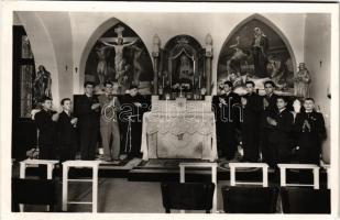 Budapest II. Magyar Szentföld, Betlehemi barlang, Golgotai kápolna, a kálváriáról kapott oltár és mozaik, belső. Heinrich István út 1-5. (EK)