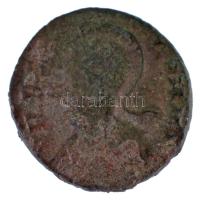 Római Birodalom / Cyzicus / I. Constantinus 331-334. AE3 (2,94g) T:VF Roman Empire / Cyzicus / Constantine I 331-334. AE3 &quot;VRBS ROMA / ** - SMKS&quot; (2,94g) C:VF RIC VII 90