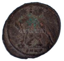 Római Birodalom / Nicomedia / I. Constantinus 330-335. AE3 (2,23g) T:VF Roman Empire / Nicomedia / Constantine I 330-335. AE3 VRBS ROMA / ** - SMNB (2,23g) C:VF RIC VII 195