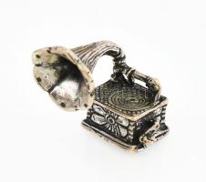 Mini ezüst (Ag) gramofon. Jelzett, 11,3 g, 30 mm